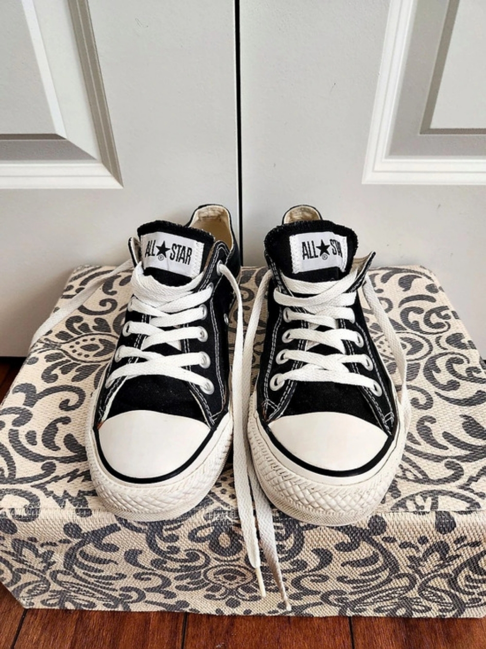 VINTAGE Converse Chuck Taylor All Star Black & White Sneakers